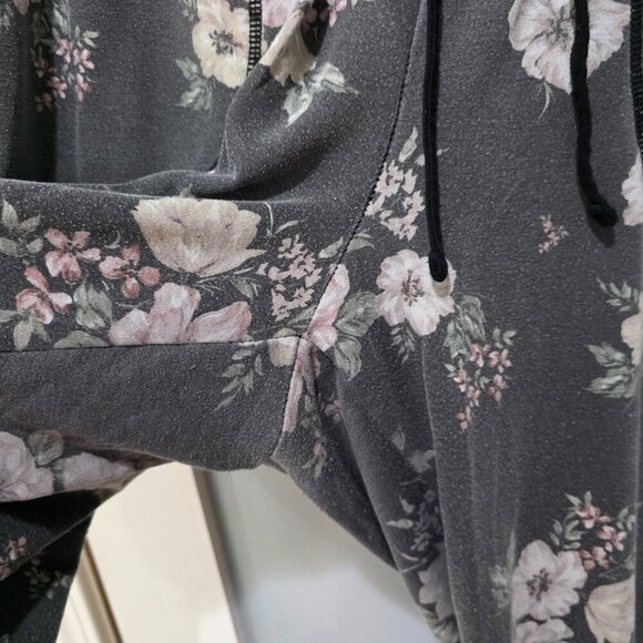 Torrid Women’s Black Floral Lounge Set – Zip Up Hoodie Size 2 & Joggers Size 1 - Picture 10 of 13